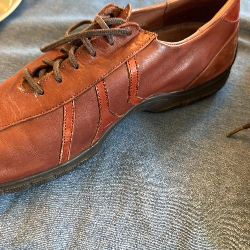 Allen Edmonds leather Traveler men’s Sneakers size 9 1/2
Price is firm - Picture 6 of 13